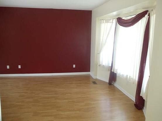 5th image of 27715 Townley Ave