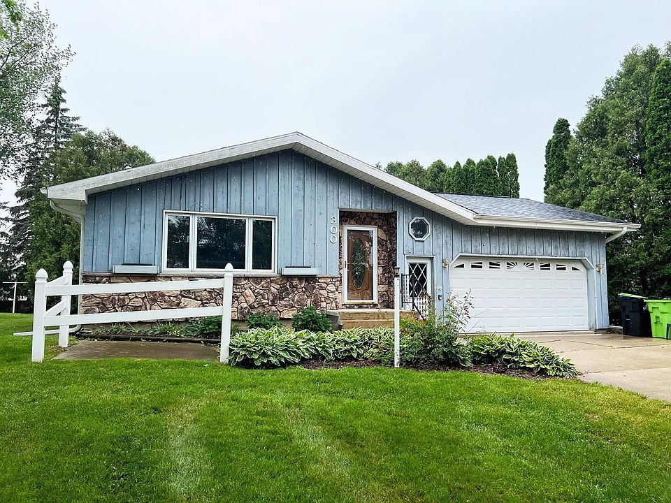 1st image of 300 Hillcrest Dr