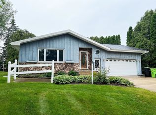 300 Hillcrest Dr, Beaver Dam, WI 53916