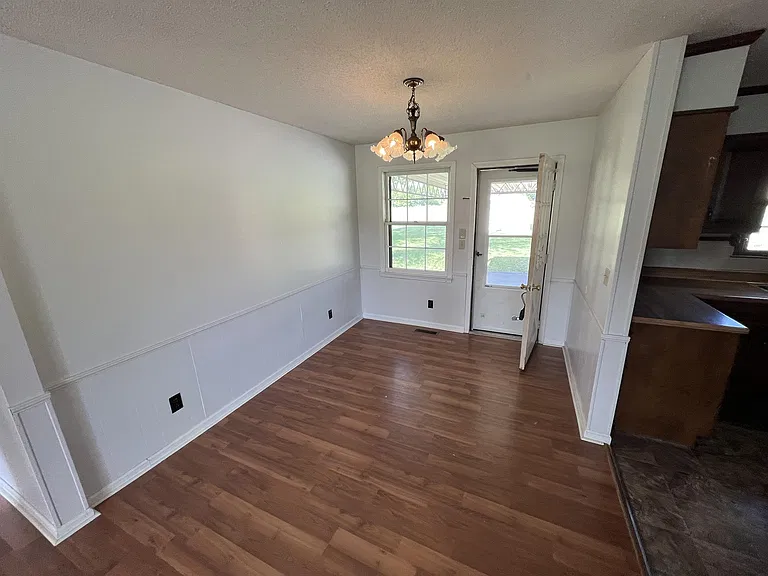 1060 E Martin Ln — Photo 4