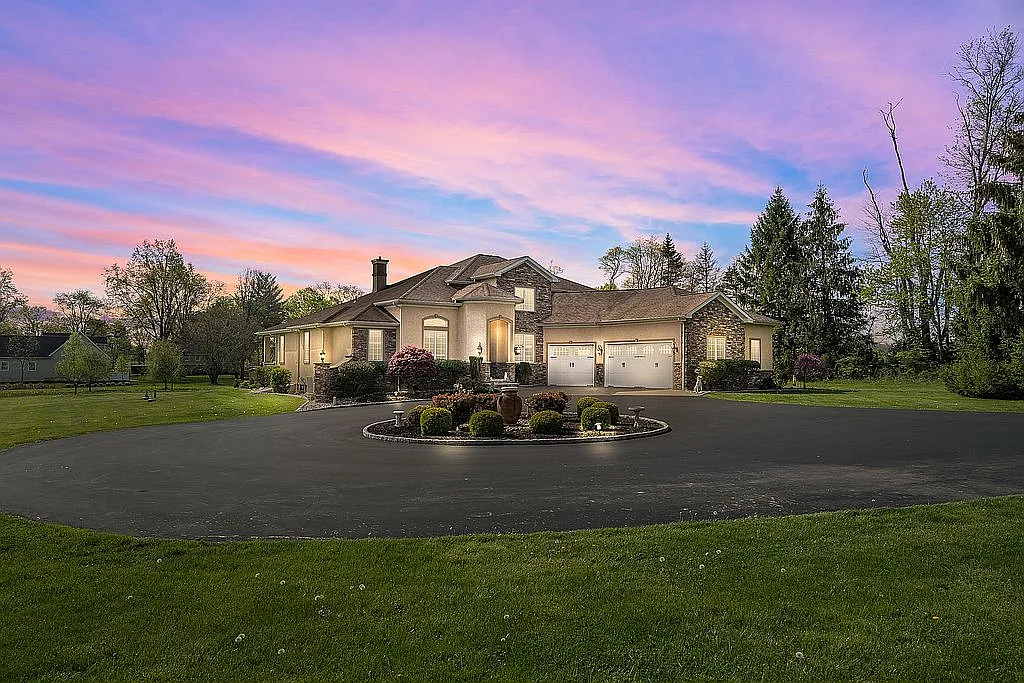 5381 Carversville Rd photo 1