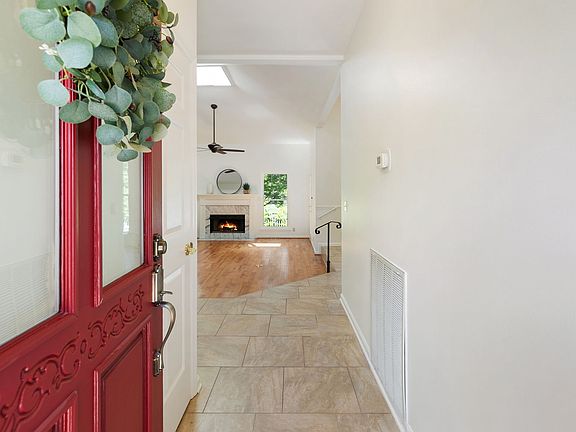 5th image of 417 Moss Creek Ct