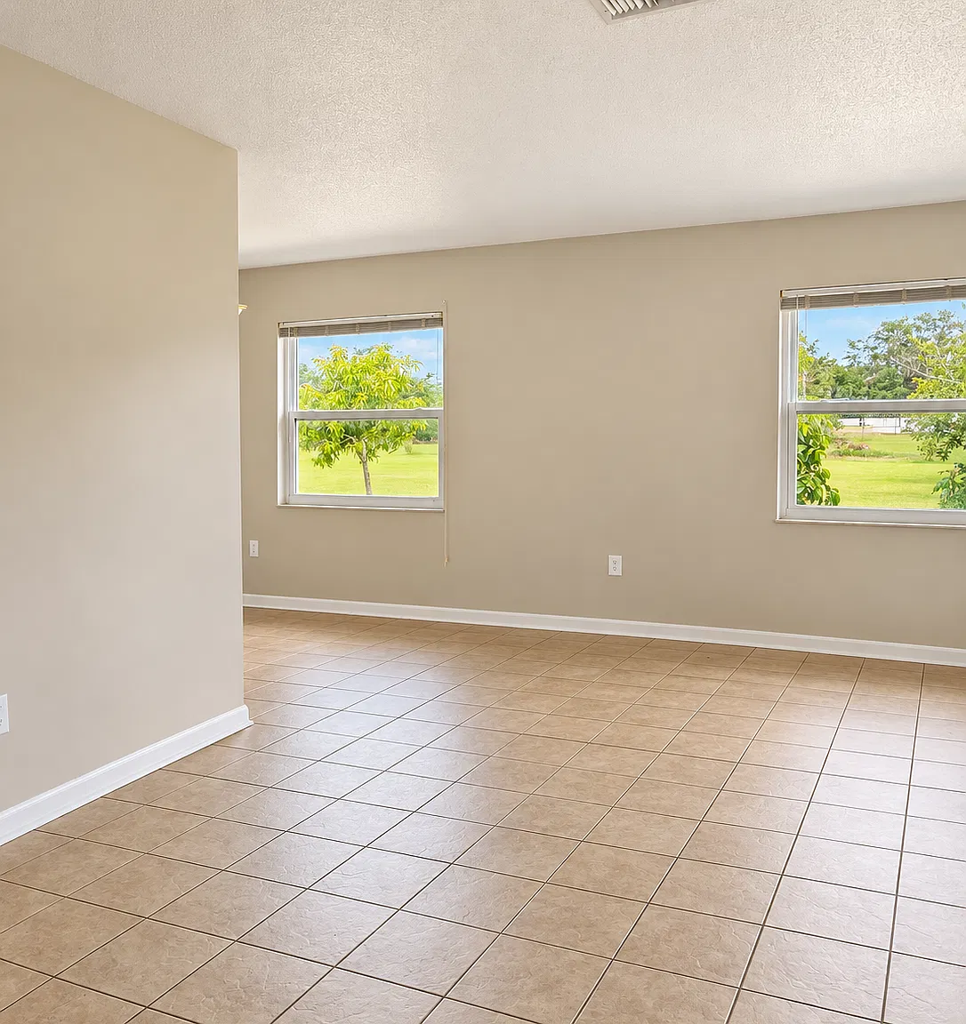 2 bed, 1.5 bath, 1300 sqft, $1,700 — Photo 3