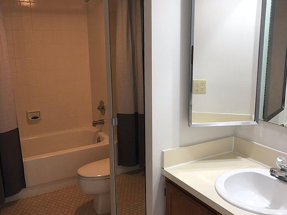 5th image of 455 E Waverly Pl