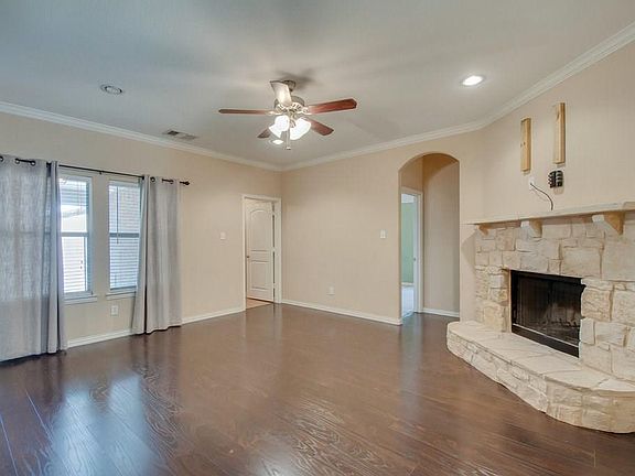 5th image of 325 Village Dr
