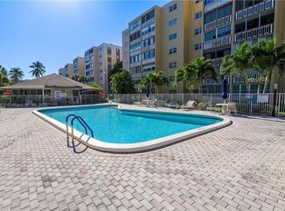 233 NE 14th Ave APT 402, Hallandale, FL 33009