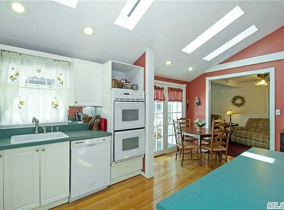 4th image of 41 Munson Ln