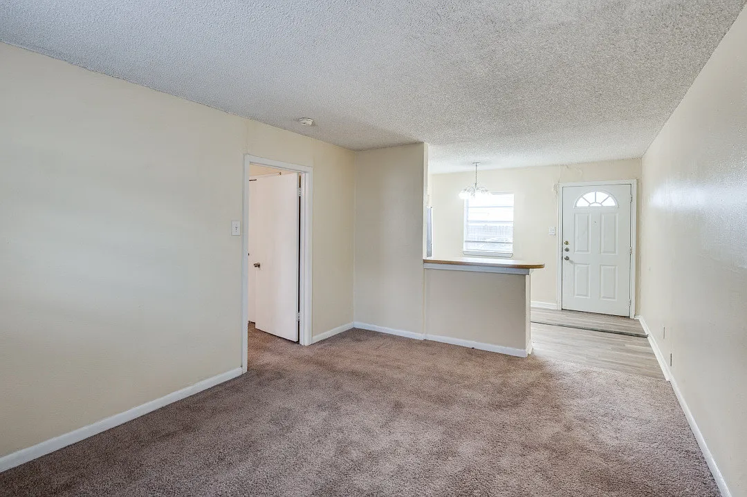512 S Delaware St — Photo 4
