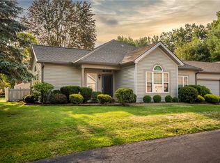 48 Stone Ridge Blvd, Hermitage, PA 16148