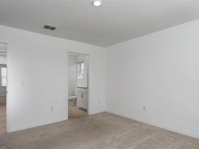 6106 Fairmont Ln — Photo 15