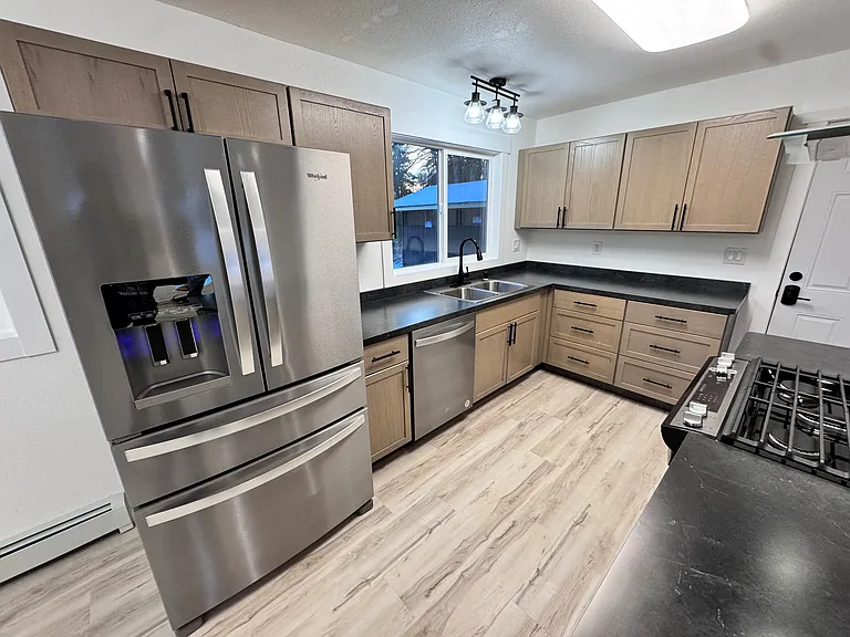 385 W Bering Ave — Photo 2
