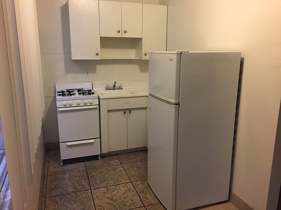 2nd image of 373 S Palm Canyon Dr APT 3