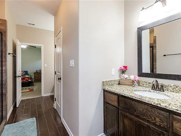 2126 Arman St — Photo 8