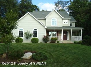 35 Cobblestone Ln, Mountain Top, PA 18707