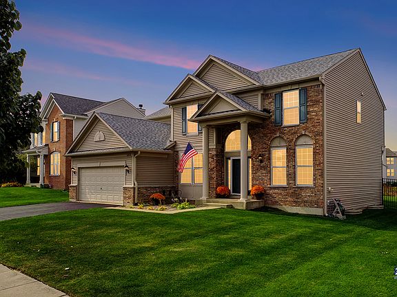 3rd image of 1272 Goldfinch Ln