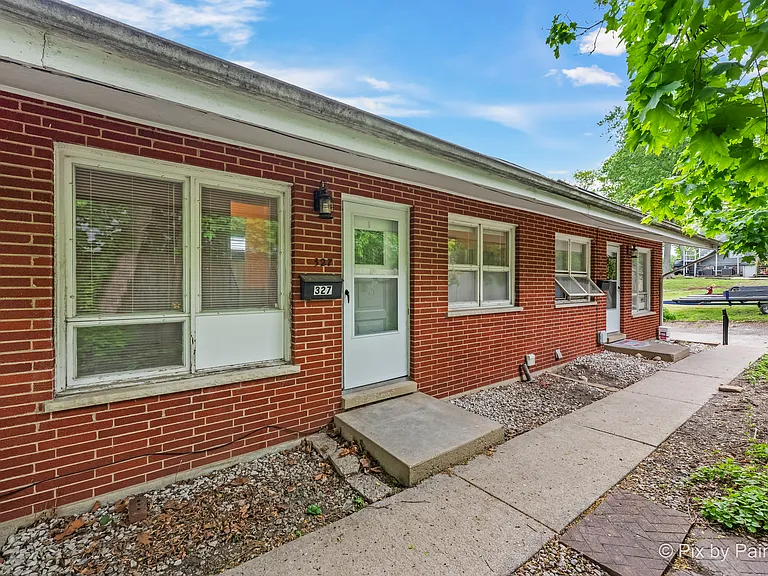 327 E Lake St — Photo 19