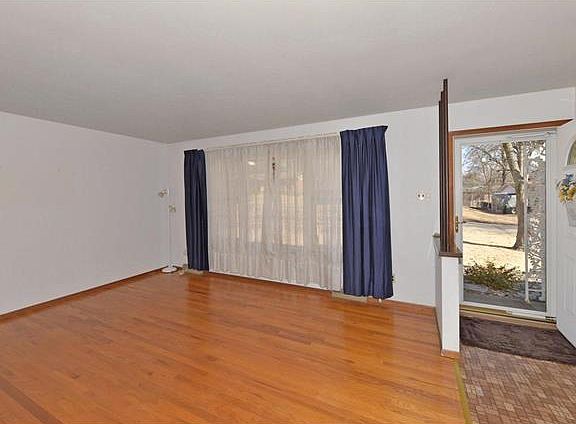 3rd image of 13935 Sunland Dr