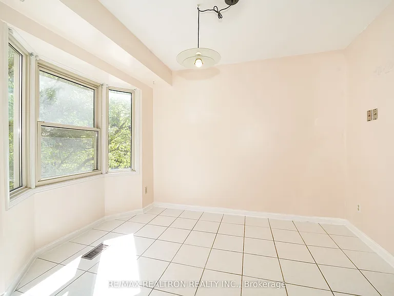 25 Cardwell Ave #24 — Photo 13