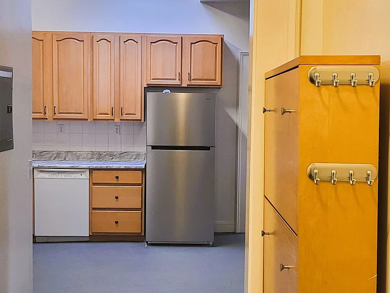 704 Webster St #B — Photo 3