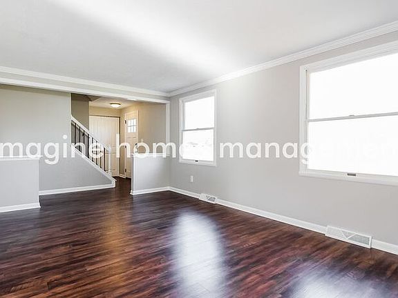 2nd image of 1960 Stoney Hill Dr