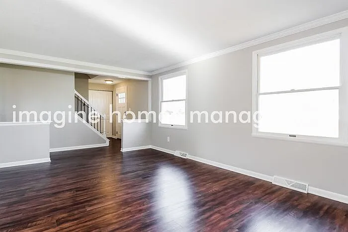 1960 Stoney Hill Dr — Photo 2
