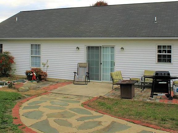 2nd image of 18 Clayton Ct