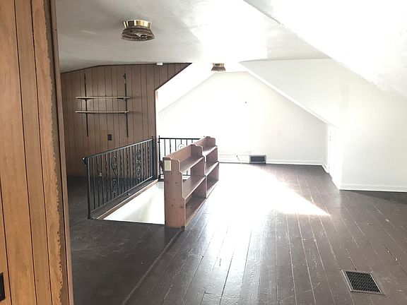 3rd image of 407 Henry Ave
