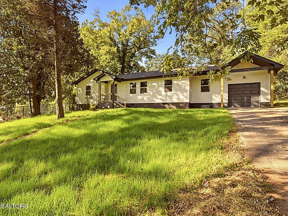3rd image of 605 Forest View Rd