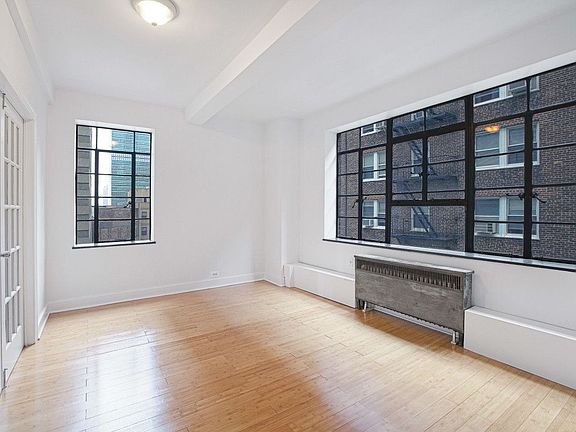 3rd image of 307 E 44th St APT 701