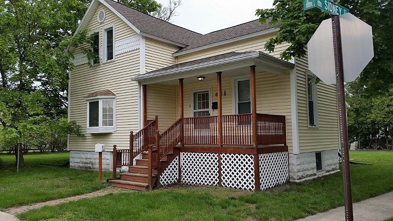 1st image of 411 E Smith St