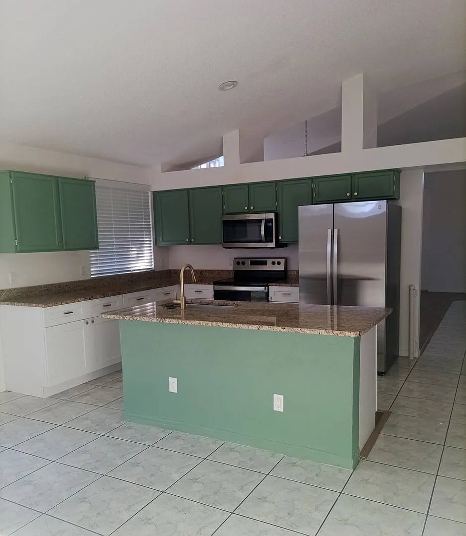 5 Bedroom Pool Home for Rent — Photo 4