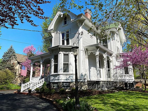 Exterior Right 