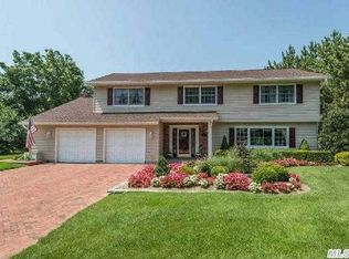 16 Pace Dr S, West Islip, NY 11795