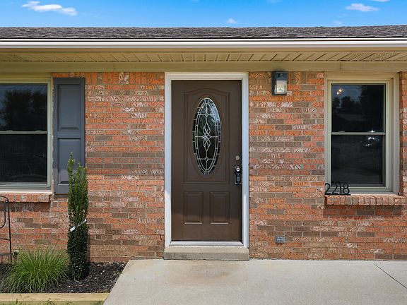 4th image of 2218 Woodford Dr