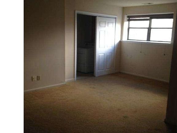 3rd image of 28 Silver Lake Ter APT 24