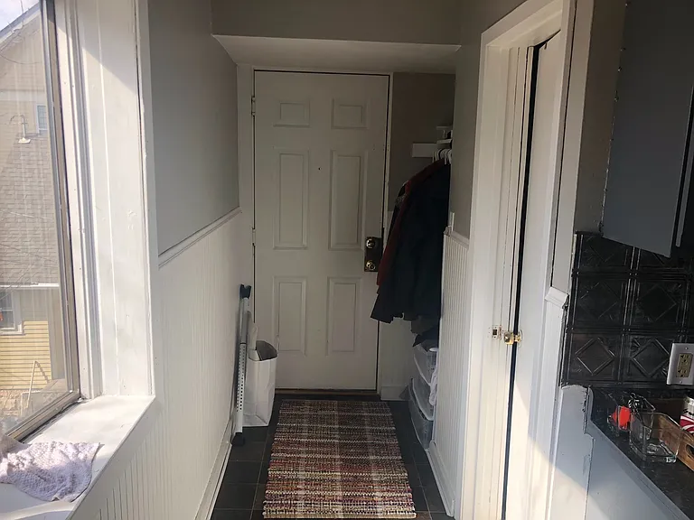 321 Bates Ave — Photo 6