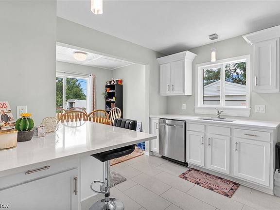 4th image of 2211 Brookdale Ave