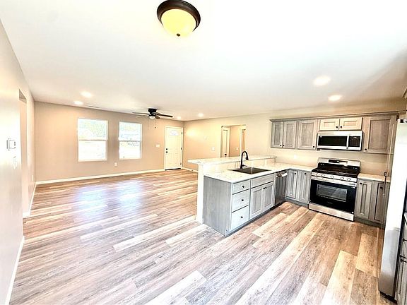 3rd image of 1826 Clay St