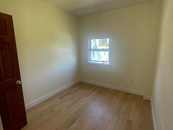 5th image of 1207 Bay St