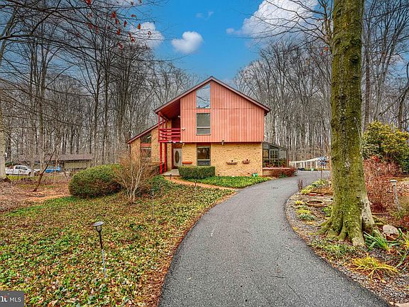 3rd image of 2818 College View Dr