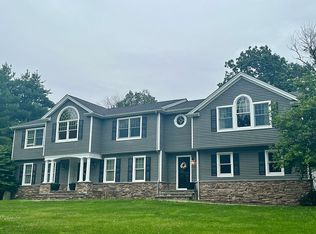 51 Trommel Dr, Mahwah, NJ 07430