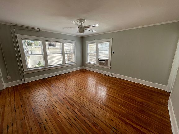 4th image of 236 10th Ave NE APT 4