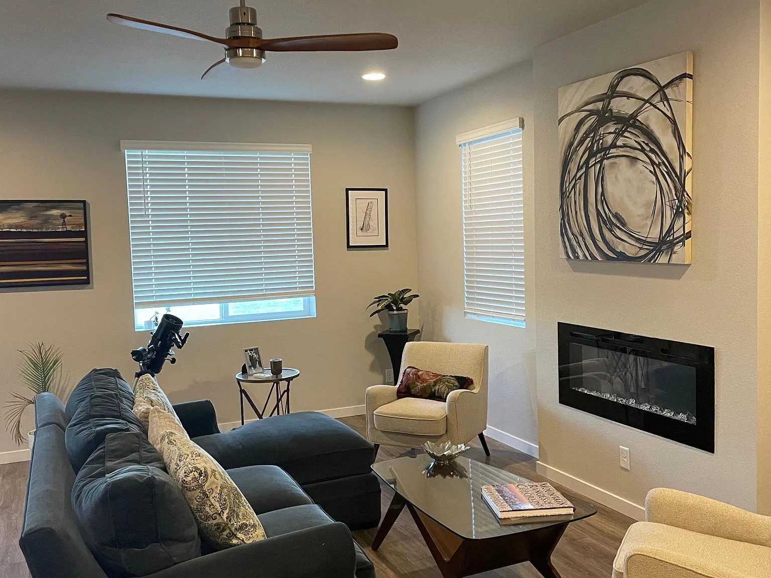 3 bed, 2.5 bath, 2049 sqft, $3,225 — Photo 2