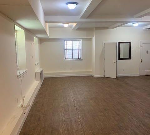3rd image of 210 Martine Ave APT 3