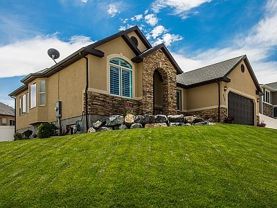 2nd image of 217 W Honeysuckle Dr