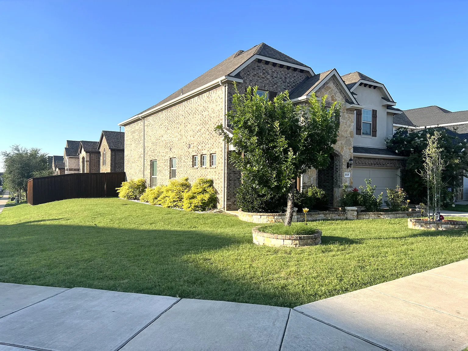 4 bed, 3.5 bath, 3150 sqft, $2,995 — Photo 2