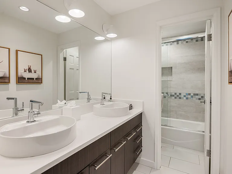 222 W Hopkins Ave — Photo 8