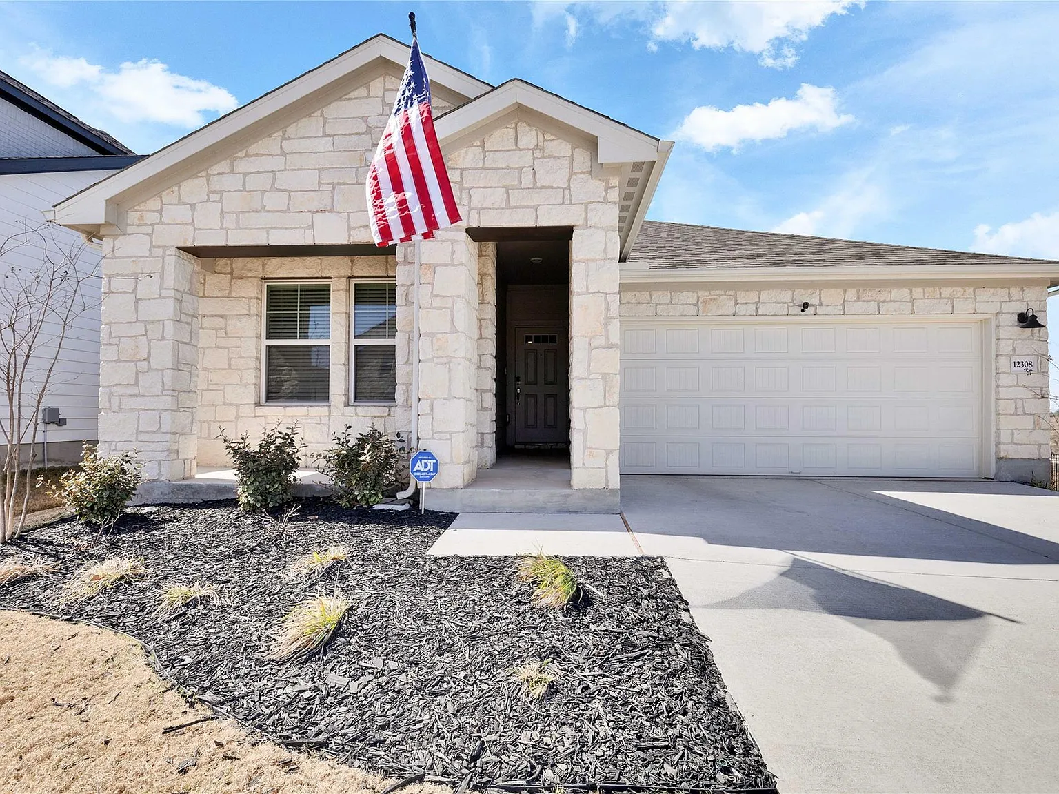 4 bed, 3.0 bath, 2039 sqft, $3,000 — Photo 1