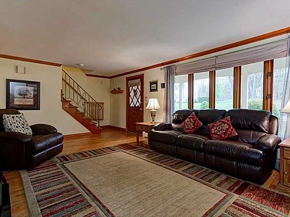 5th image of 28 Brookwood Ln