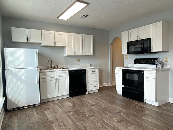 3rd image of 200 W Maple St #4